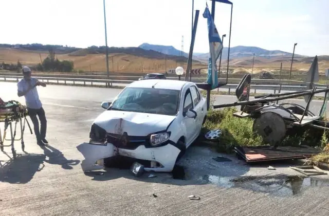 Bayan Sürücü Kaza Yaptı : 2 Yaralı