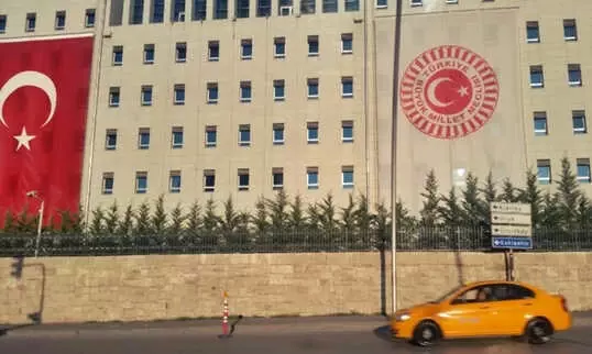 Darbe Girişimi Sonrası Meclis Yalnız Bırakılmadı