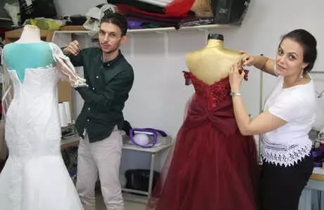 Gelinlik Üreticileri, Düğün Sezonunda Aralıksız Çalışıyor
