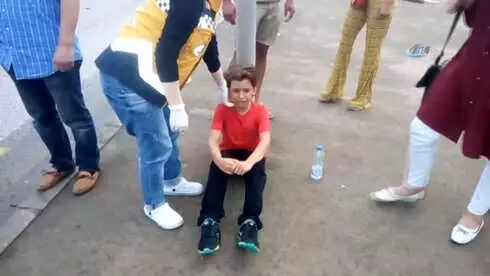 Kocaeli'de 3 Araç Kavşakta Çarpıştı: 3 Yaralı