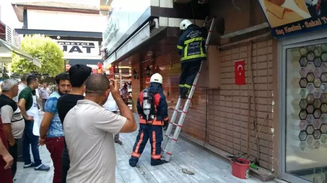 Küçük Çaplı Yangın Vatandaşı Meraklandırdı