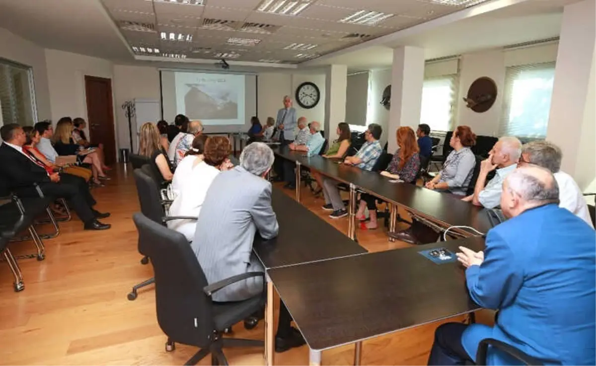 Prof. Dr. Atabek: 'Türk Medyası 15 Temmuz Sürecinden Yüzünün Akıyla Çıktı'