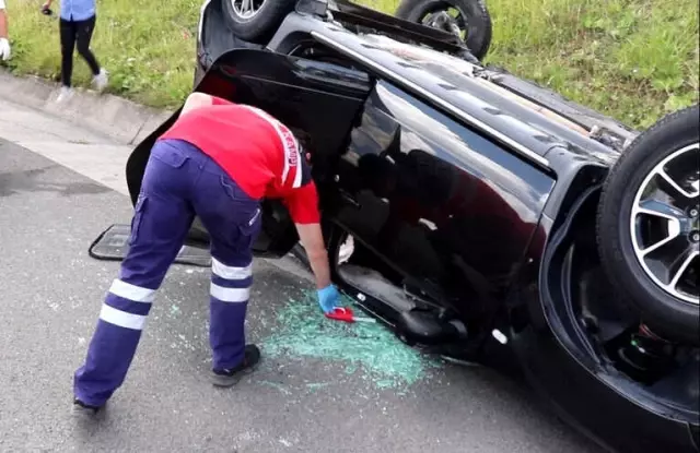Takla Atan Otomobilde 2'si Çocuk 5 Kişi Yaralandı
