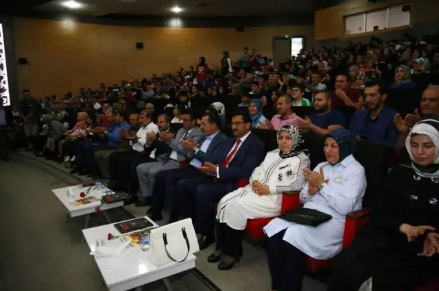 15 Temmuz Destanını Anlatan 'Seladan Felaha' İzleyici ile Buluştu 15 Temmuz Destanını Anlatan 'Seladan Felaha' İzleyici ile Buluştu