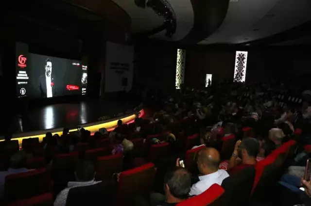 15 Temmuz Destanını Anlatan 'Seladan Felaha' İzleyici ile Buluştu 15 Temmuz Destanını Anlatan 'Seladan Felaha' İzleyici ile Buluştu