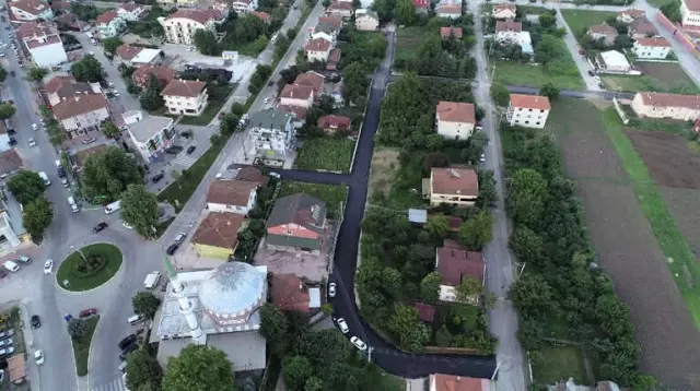 28 Cadde ve Sokağa 17 Bin Ton Sıcak Asfalt Serildi 28 Cadde ve Sokağa 17 Bin Ton Sıcak Asfalt Serildi