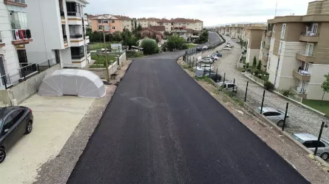 28 Cadde ve Sokağa 17 Bin Ton Sıcak Asfalt Serildi 28 Cadde ve Sokağa 17 Bin Ton Sıcak Asfalt Serildi