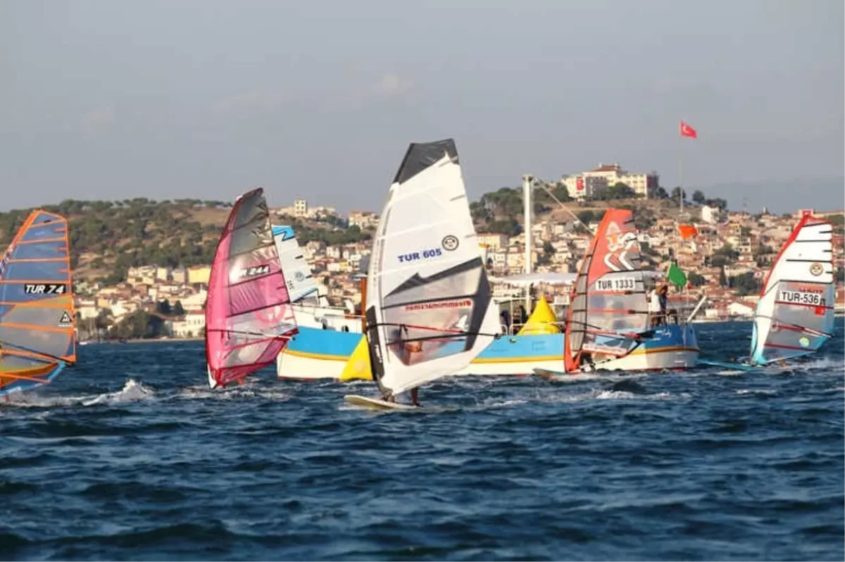 Ayvalık'ta Düzenlenen Rüzgar Sörfü Slalom Ligi 1. Etabı Sona Erdi