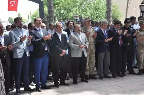 Bitlis'te,15 Temmuz Şehitleri İçin Anma Programı Bitlis'te,15 Temmuz Şehitleri İçin Anma Programı