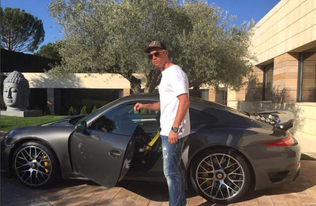 Cristiano Ronaldo, Garajındaki Arabalarla Trabzonspor'u Satın Alabiliyor