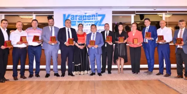 Karadeniz'de 'Yılın En'leri Ödüllerini Aldı Karadeniz'de 'Yılın En'leri Ödüllerini Aldı