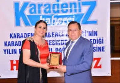 Karadeniz'de 'Yılın En'leri Ödüllerini Aldı Karadeniz'de 'Yılın En'leri Ödüllerini Aldı