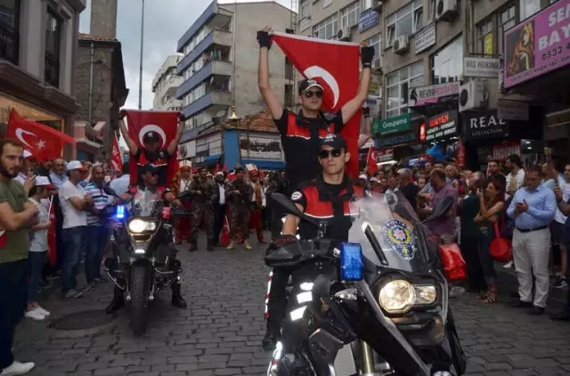 Trabzon'da 15 Temmuz Yürüyüşü Trabzon'da 15 Temmuz Yürüyüşü