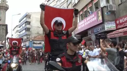 Trabzon'da 15 Temmuz Yürüyüşü Düzenlendi Trabzon'da 15 Temmuz Yürüyüşü Düzenlendi