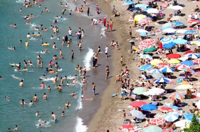 Zonguldak'ta Plajlar Doldu Taştı Zonguldak'ta Plajlar Doldu Taştı