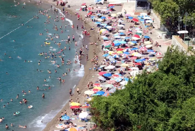 Zonguldak'ta Plajlar Doldu Taştı Zonguldak'ta Plajlar Doldu Taştı