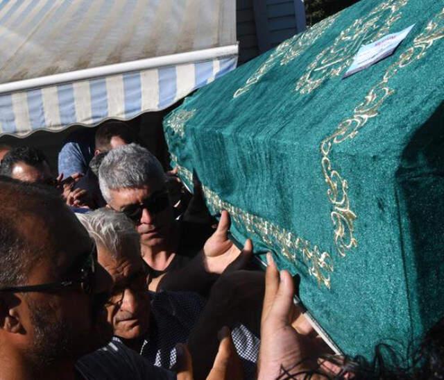 Babası Vefat Eden Özcan Recep Tayyip Erdoğan'a Taziyesi İçin Teşekkür Etti