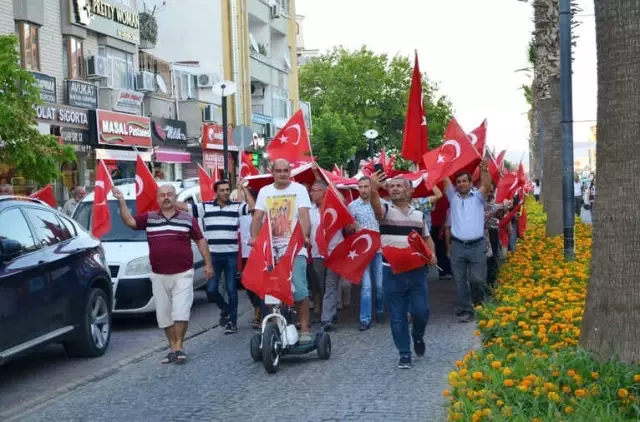Didim 15 Temmuz Gecesini Ayakta Geçirdi Didim 15 Temmuz Gecesini Ayakta Geçirdi