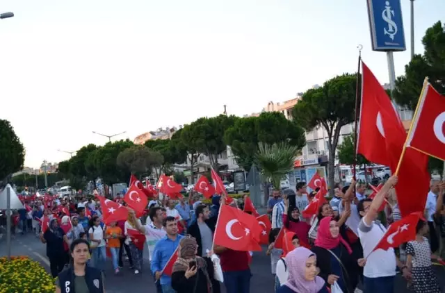 Didim 15 Temmuz Gecesini Ayakta Geçirdi Didim 15 Temmuz Gecesini Ayakta Geçirdi