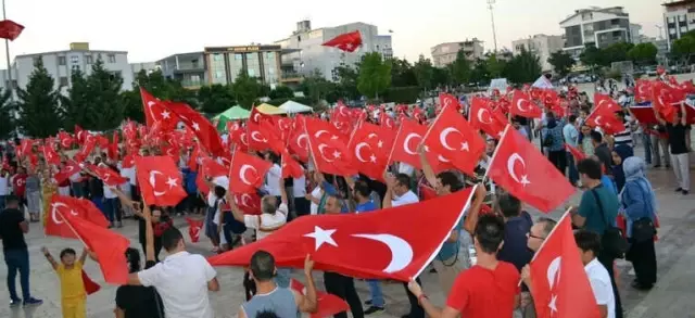 Didim 15 Temmuz Gecesini Ayakta Geçirdi Didim 15 Temmuz Gecesini Ayakta Geçirdi