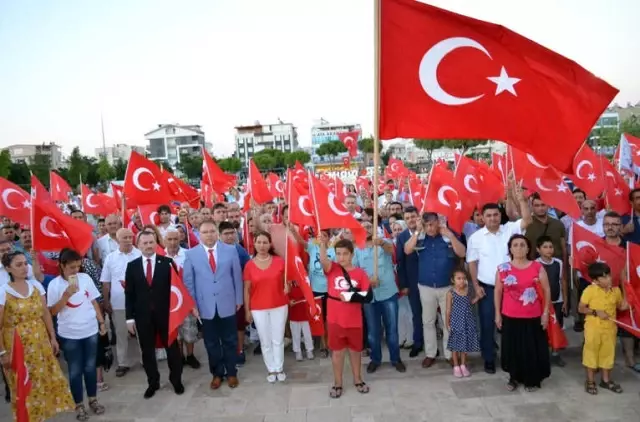Didim 15 Temmuz Gecesini Ayakta Geçirdi Didim 15 Temmuz Gecesini Ayakta Geçirdi