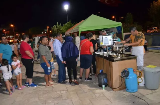 Didim 15 Temmuz Gecesini Ayakta Geçirdi Didim 15 Temmuz Gecesini Ayakta Geçirdi