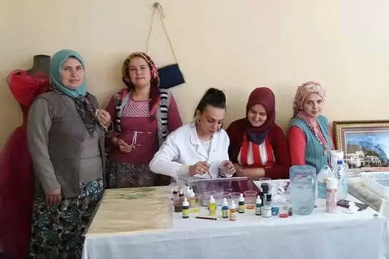 Köylü Kadınların 15 Temmuz Çalışması İstanbul'da Sergilendi Köylü Kadınların 15 Temmuz Çalışması İstanbul'da Sergilendi
