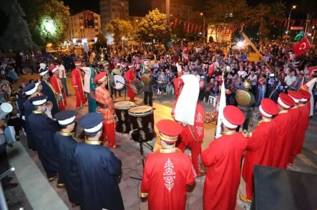 Kütahyalılar, 15 Temmuz'un İkinci Yıl Dönümünde Zafer Meydanı'nda Buluştu Kütahyalılar, 15 Temmuz'un İkinci Yıl Dönümünde Zafer Meydanı'nda Buluştu