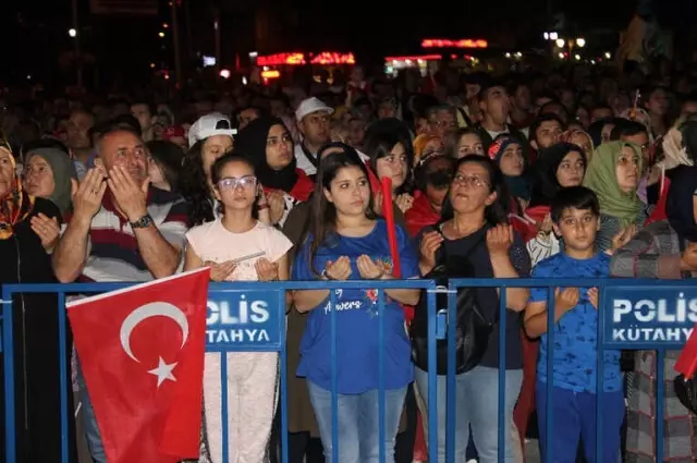 Kütahyalılar, 15 Temmuz'un İkinci Yıl Dönümünde Zafer Meydanı'nda Buluştu Kütahyalılar, 15 Temmuz'un İkinci Yıl Dönümünde Zafer Meydanı'nda Buluştu