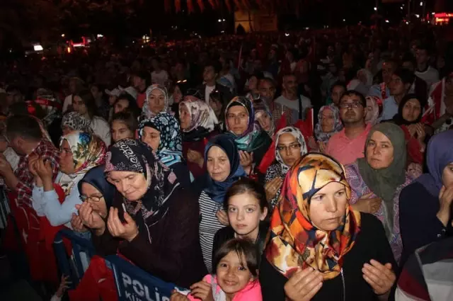 Kütahyalılar, 15 Temmuz'un İkinci Yıl Dönümünde Zafer Meydanı'nda Buluştu Kütahyalılar, 15 Temmuz'un İkinci Yıl Dönümünde Zafer Meydanı'nda Buluştu
