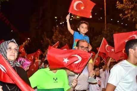 Manisalılar 15 Temmuz'da Meydanları Doldurdu