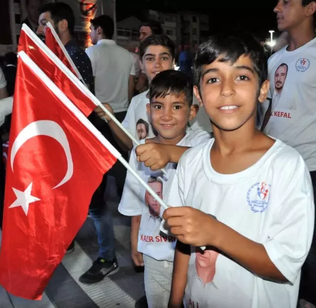 Manisalılar 15 Temmuz'da Yine Meydanı Doldurdu
