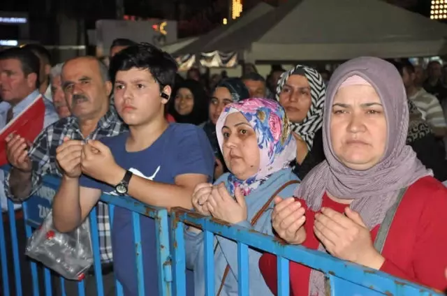 Manisalılar 15 Temmuz'da Yine Meydanı Doldurdu