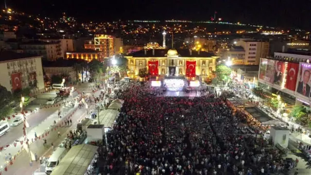 Manisalılar 15 Temmuz'da Yine Meydanı Doldurdu