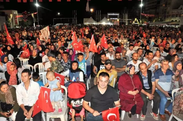 Manisalılar 15 Temmuz'da Yine Meydanı Doldurdu