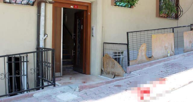 Pusu Kurduğu Eski Karısını 13 Yerinden Bıçakladı, Apartman Kan Gölüne Döndü!