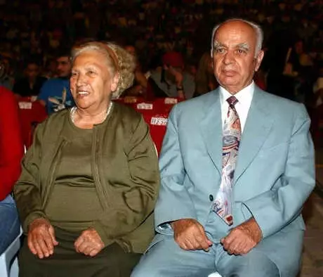 Sezen Aksu'nun Babasına Anjiyo Yapıldı Sezen Aksu'nun Babasına Anjiyo Yapıldı
