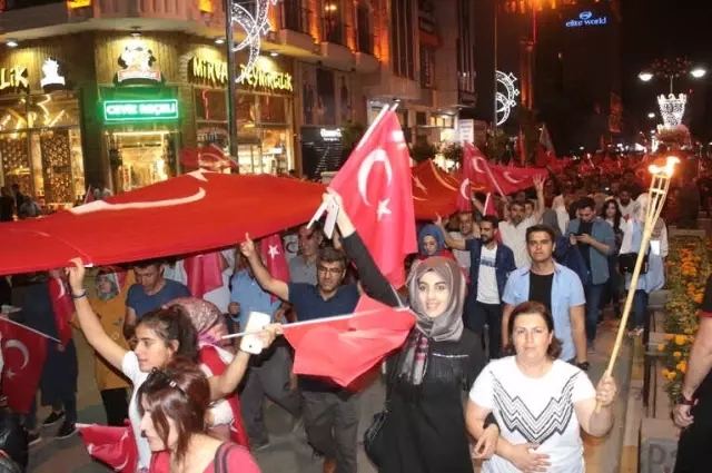 Van'da 15 Temmuz Demokrasi ve Milli Birlik Günü Van'da 15 Temmuz Demokrasi ve Milli Birlik Günü