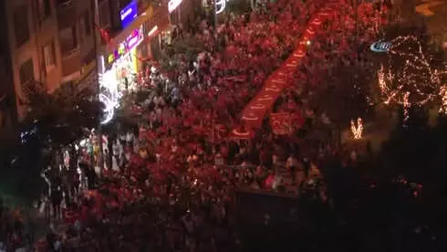 Van'da 15 Temmuz Demokrasi ve Milli Birlik Günü'nde Terör Örgütleri Lanetledi Van'da 15 Temmuz Demokrasi ve Milli Birlik Günü'nde Terör Örgütleri Lanetledi