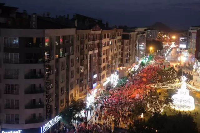 Van'da 15 Temmuz Demokrasi ve Milli Birlik Günü Van'da 15 Temmuz Demokrasi ve Milli Birlik Günü