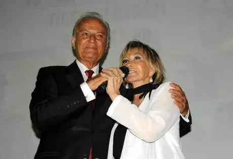 Yalova'da Nostaljik Sinema Günlerinde Filiz Akın ve Ediz Hun'a Yoğun İlgi Yalova'da Nostaljik Sinema Günlerinde Filiz Akın ve Ediz Hun'a Yoğun İlgi