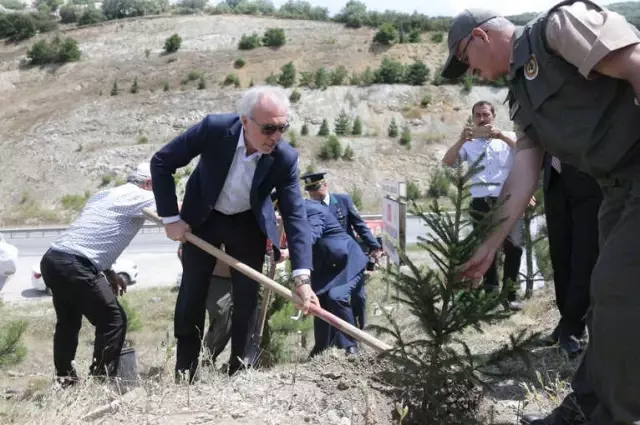 Başkan Saraçoğlu, Fidan Dikip Can Suyu Verdi Başkan Saraçoğlu, Fidan Dikip Can Suyu Verdi