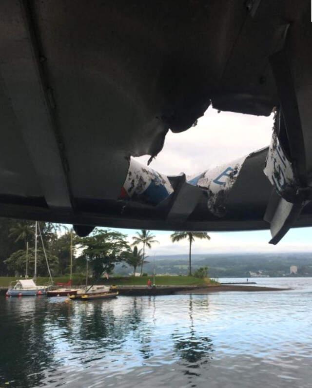 Hawaii'de Tur Teknesine, Yanardağdan Püsküren Lavlar Sıçradı