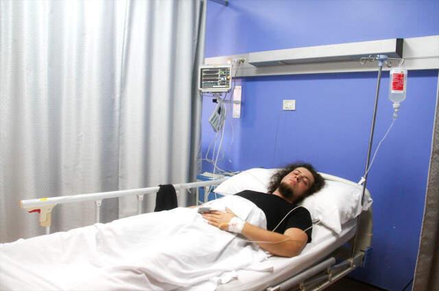 İlisyonist Aref'in Kendisini Isıran Kobraya 1.5 Yıldır Baktığı Ortaya Çıktı