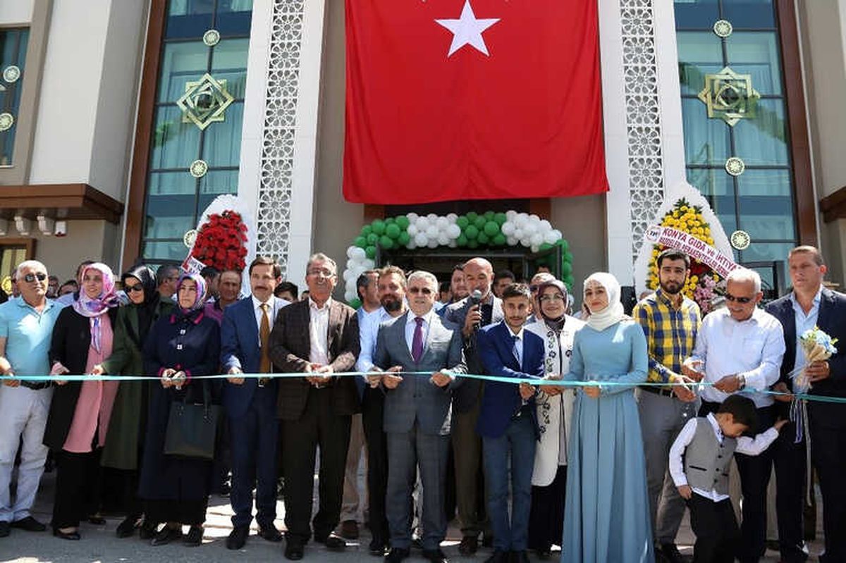 Meram'da, Fahrünnisa Hatun Kültür Merkezi Açıldı