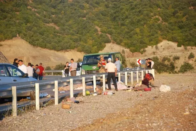 Tokat'ta Traktör Şarampole Yuvarlandı: 3 Ölü, 32 Yaralı