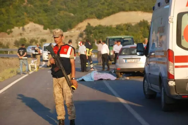 Tokat'ta Traktör Şarampole Yuvarlandı: 3 Ölü, 32 Yaralı