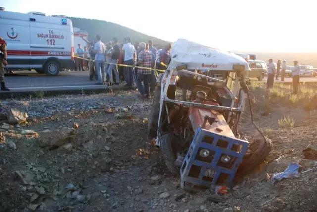 Tokat'ta Traktör Şarampole Yuvarlandı: 3 Ölü, 32 Yaralı