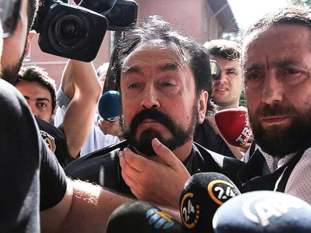 Adnan Oktar'ın Annesi Örgüt İçinde 'Mehdi Annesi' Olarak İtibar Gördüğü Ortaya Çıktı