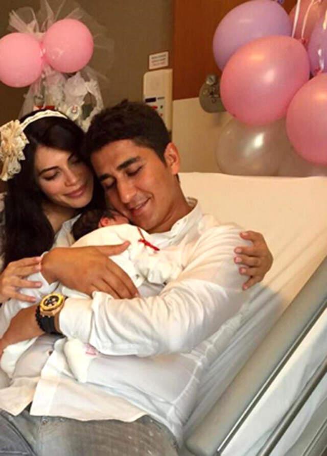 Ceren Hindistan Mahkemeden Eski Erkek Arkadaşı Ümit Aslan'a 1 Ay Boyunca Hakaret Etmeme Cezası Aldı